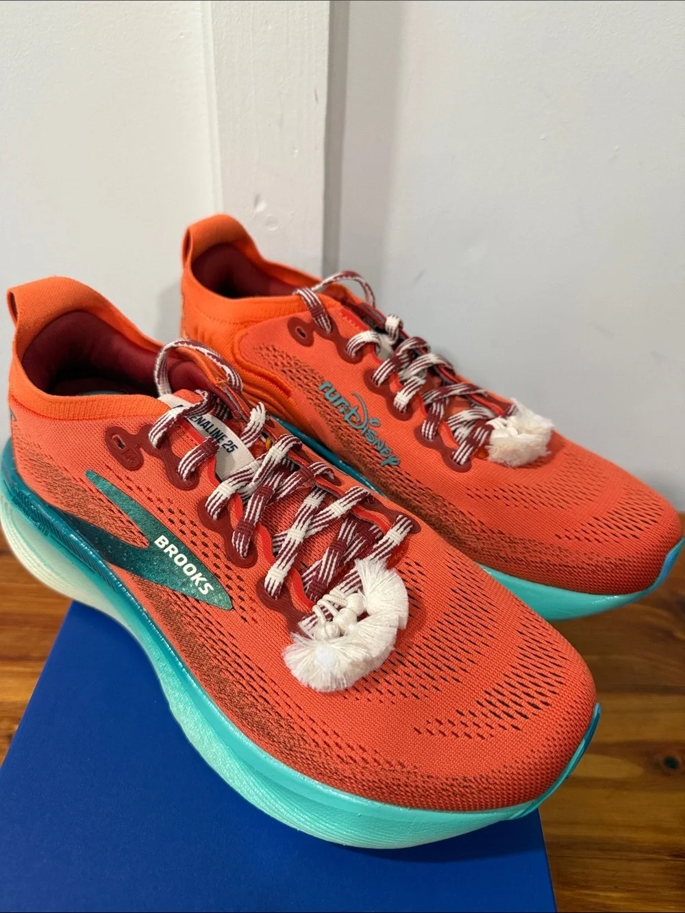 NIB Brooks Adrenaline GTS 25 Moana Run Disney Shoes